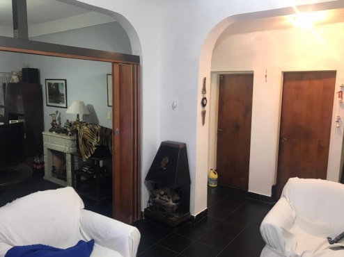 CASA 4 AMBIENTES CON COCHERA - 150 m²