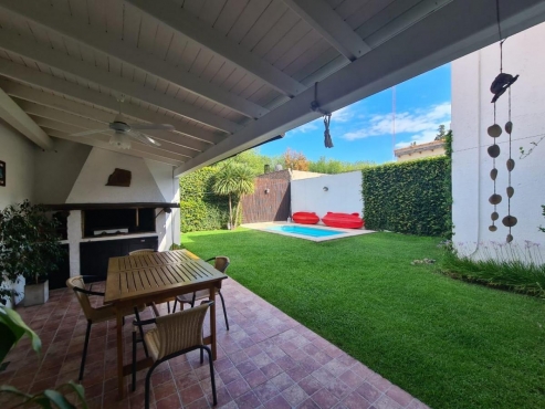 Excelente casa en el barrio bancario de 4 ambientes - 210m²