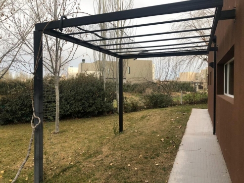 Casa Moderna, Nivel Gerencial, Barrio Cerrado