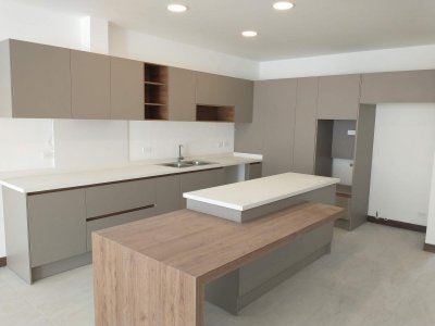 Espacioso Departamento en Cumbayá con Jardín Privado
